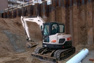 - Bobcat E80