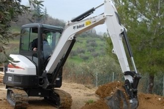 - Bobcat E32