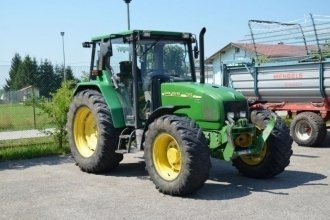   John Deere 3310