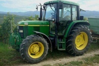  John Deere 6210