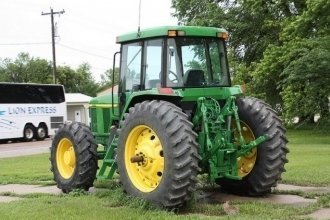   John Deere 7410