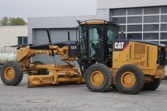  CAT 12M