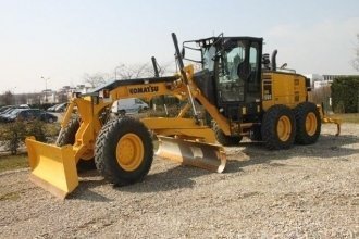  Komatsu GD555-3