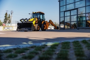 Ȼ   -2025  JCB