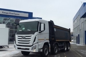  Hyundai Xcient 8x4 2015 ..  203